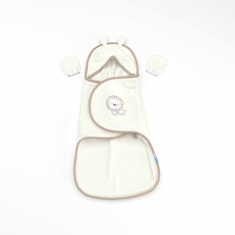 قنداق چسبی گلدوزی Lion Cubs رزبرن